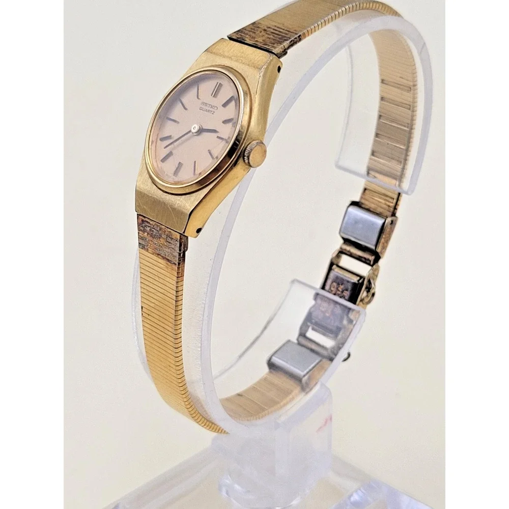 Seiko Quartz 1400-8209 Women's Wristwatch Band Gold Base Metal Tone Finish